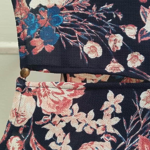 EUC Bobeau Floral Blouse - Picture 5 of 6